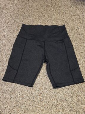 High-Waist Black Performance Bike Shorts with Side Pockets Size Small